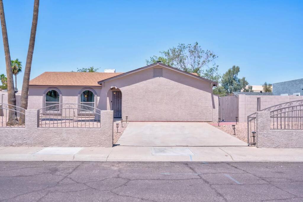Fab Phx Getaway W/ Pool & Fire Pit Villa Phoenix Bagian luar foto