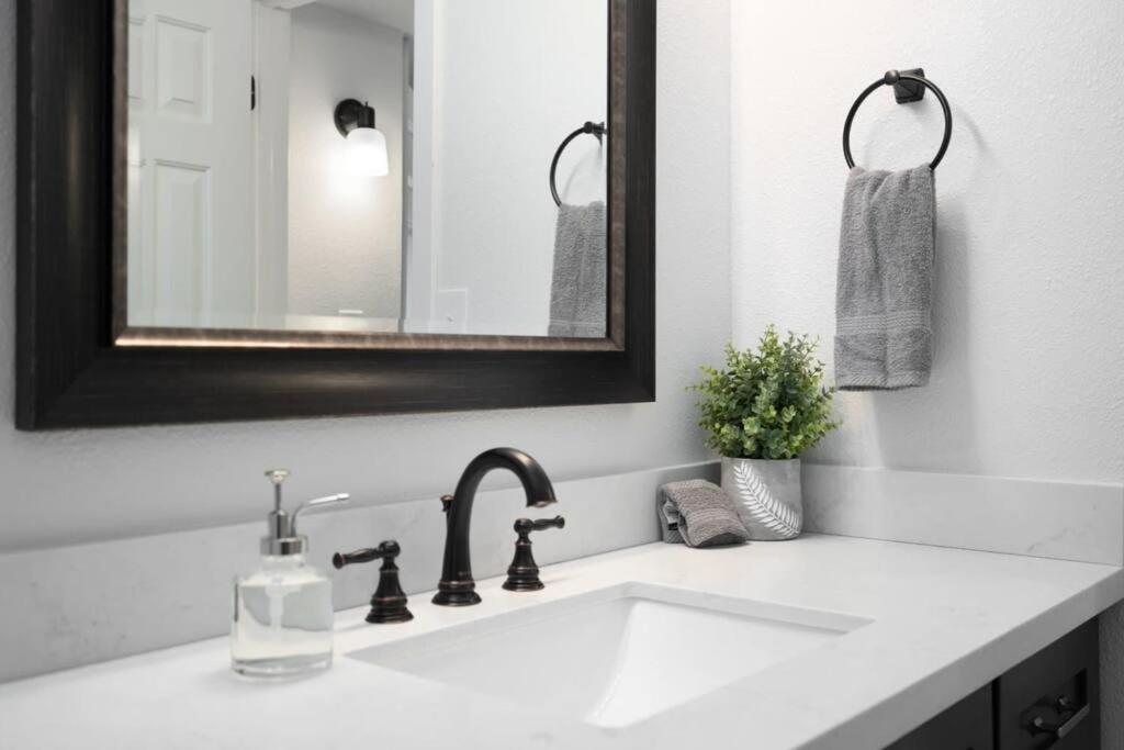Fab Phx Getaway W/ Pool & Fire Pit Villa Phoenix Bagian luar foto