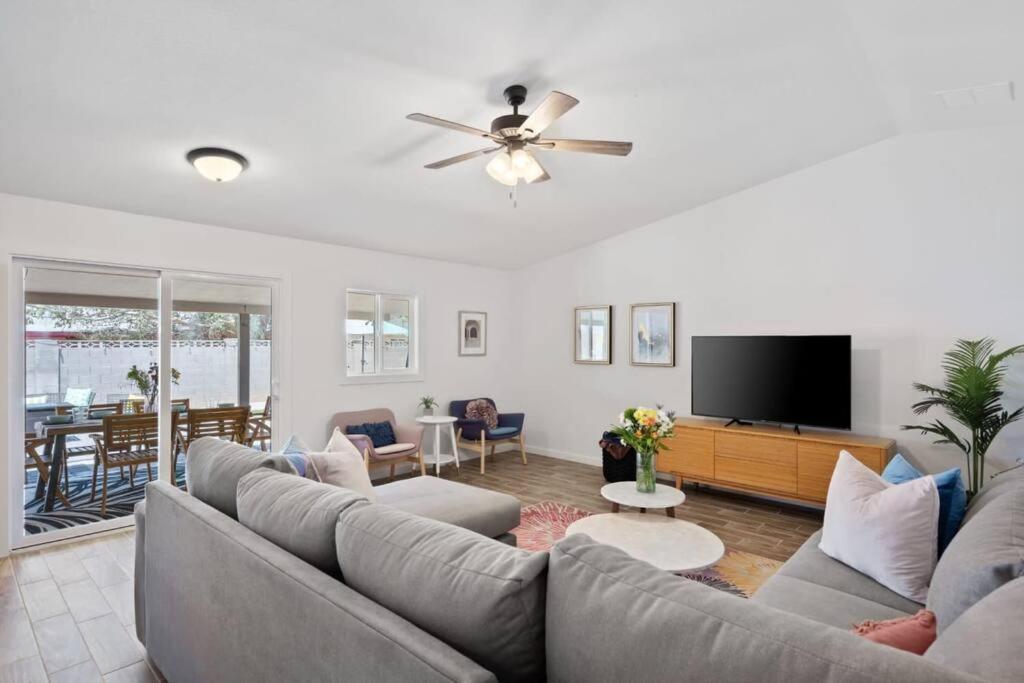 Fab Phx Getaway W/ Pool & Fire Pit Villa Phoenix Bagian luar foto